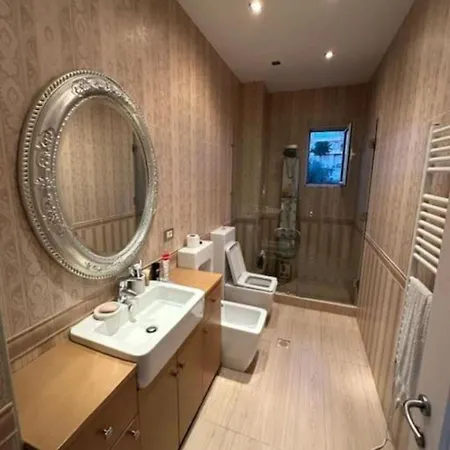 The Penthouse * Σαράντα